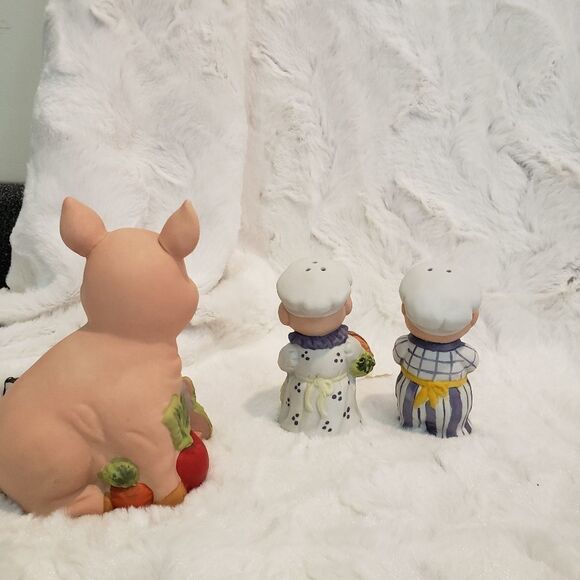Pig Salt & Pepper Shakers - Picture 7 of 11
